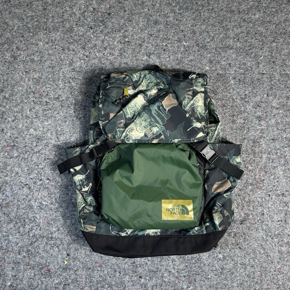 THE NORTH FACE Mountain Daypack Green Backpack NF0A81DR new  without tag